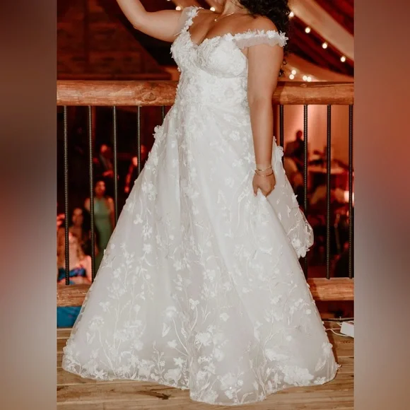 Calla Blanche wedding gown - Picture 1 of 17